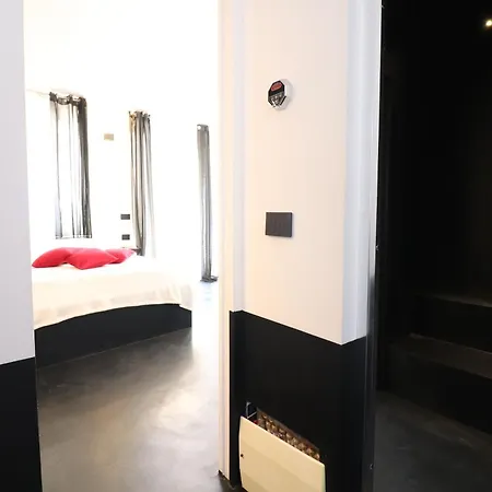 公寓 Black & White Deluxe Private Jacuzzi Wifi & Ac Steps From Sea *