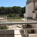 Appartement Black & White Deluxe Private Jacuzzi Wifi & Ac Steps From Sea Otrante