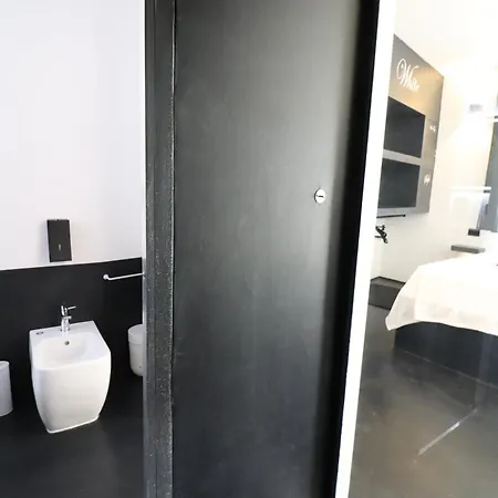 Apartment Black And White Otranto
