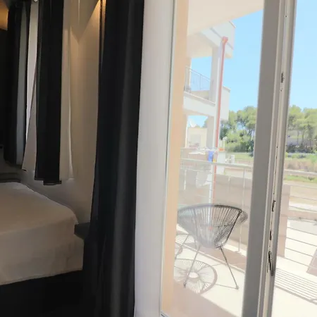 Black And White Отранто