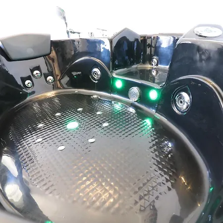 Black And White Апартаменты *