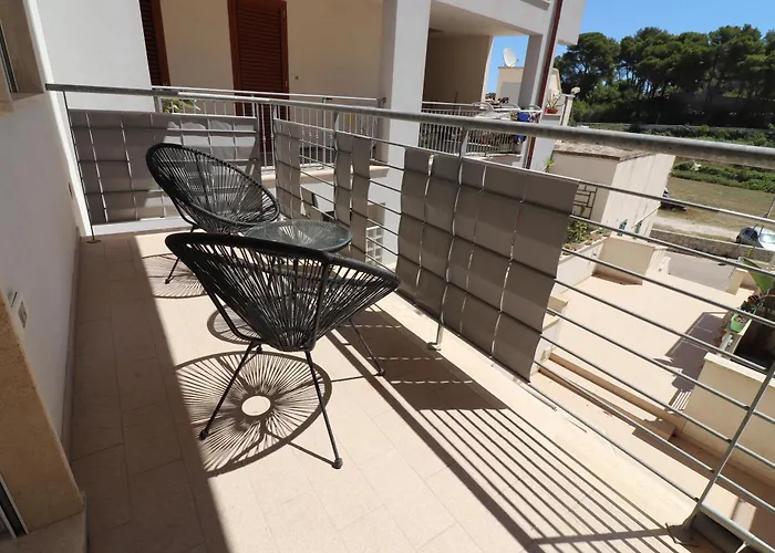 Black & White Deluxe Private Jacuzzi Wifi & Ac Steps From Sea * Otranto