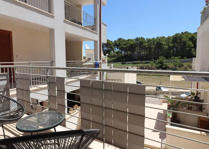 Black & White Deluxe Private Jacuzzi Wifi & Ac Steps From Sea Otranto