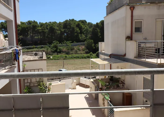 Apartment Black & White Deluxe Private Jacuzzi Wifi & Ac Steps From Sea Otranto
